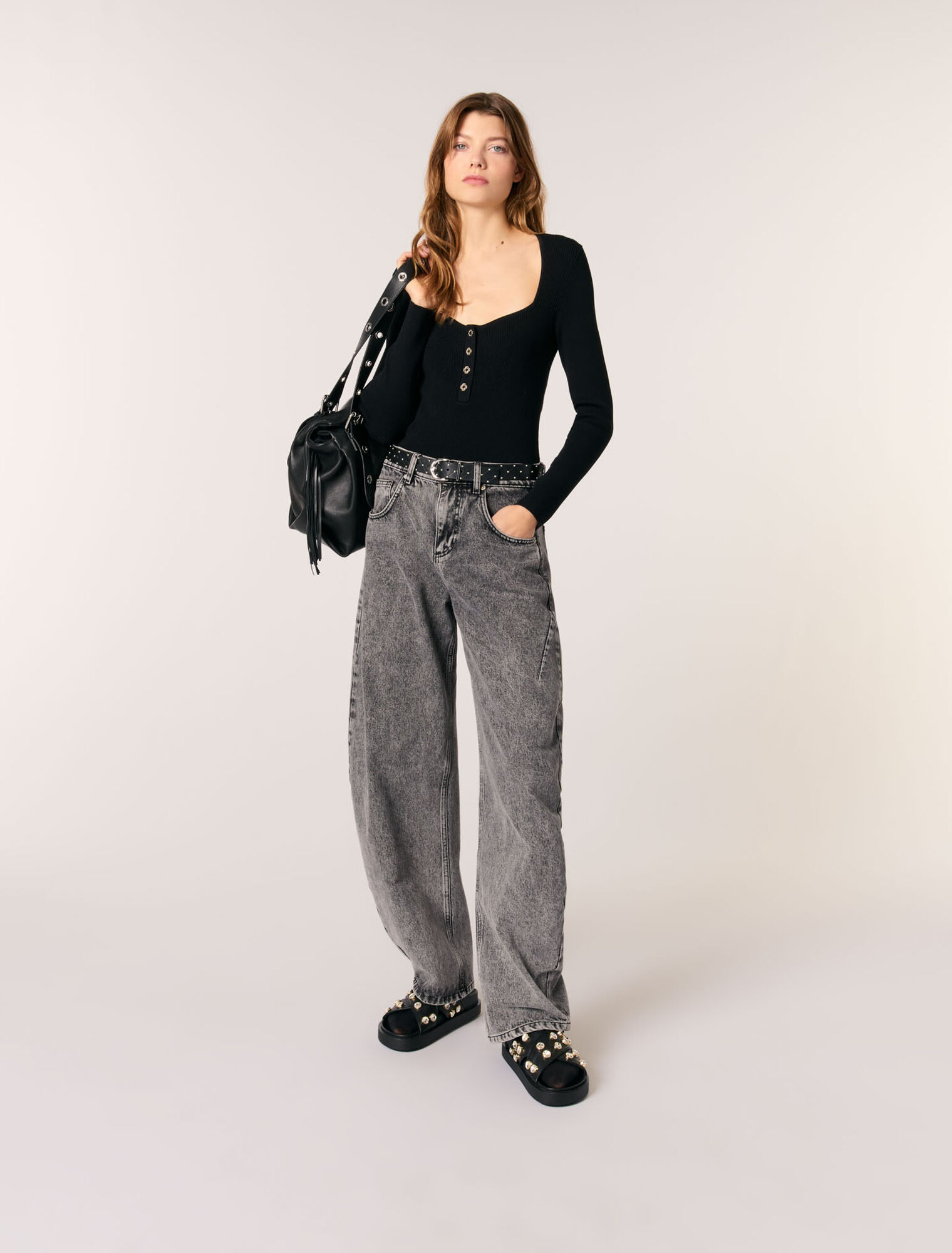 Pullover scollato in maglia a coste